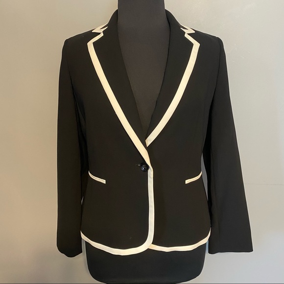 Jones Studio Jackets & Blazers - JONES STUDIO plus size blazer with off white trim